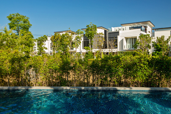 4-х спальная вилла с бассейном и тренажерным залом в Лагуна парк