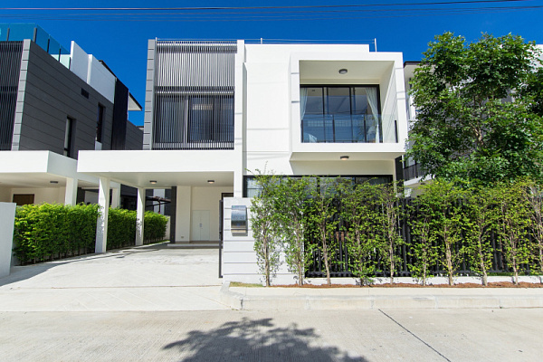 Вилла с 5 спальнями и бассейном в Laguna Park